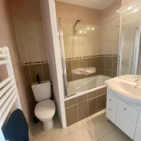 Duplex 2 Chambres, 2 Salles De Bain, Proche Gare Et Garage Prive Appartement *