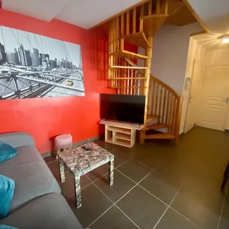Duplex 2 Chambres, 2 Salles De Bain, Proche Gare Et Garage Prive Appartement