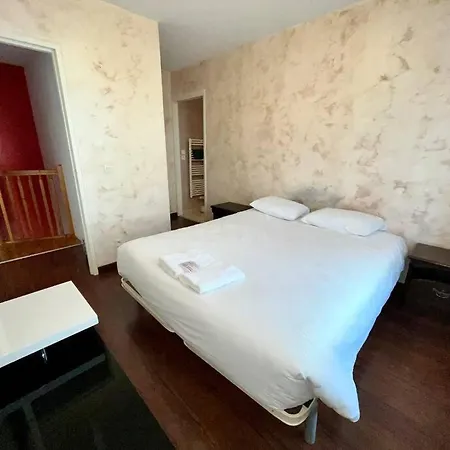 Duplex 2 Chambres, 2 Salles De Bain, Proche Gare Et Garage Prive Appartement *