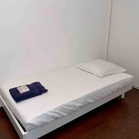 Appartement Duplex 2 Chambres, 2 Salles De Bain, Proche Gare Et Garage Prive *